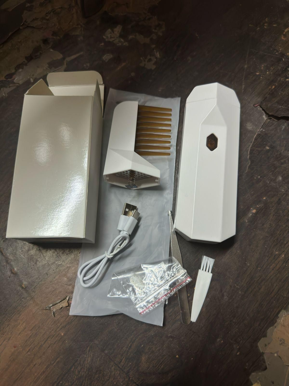 3-in-1 Fragrance Comb – Comb, Massage & Scent Hair