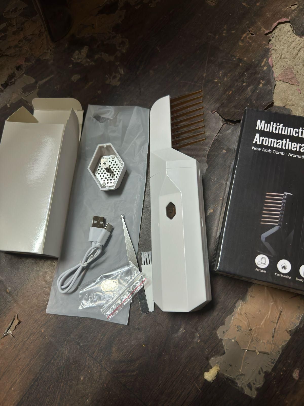 3-in-1 Fragrance Comb – Comb, Massage & Scent Hair